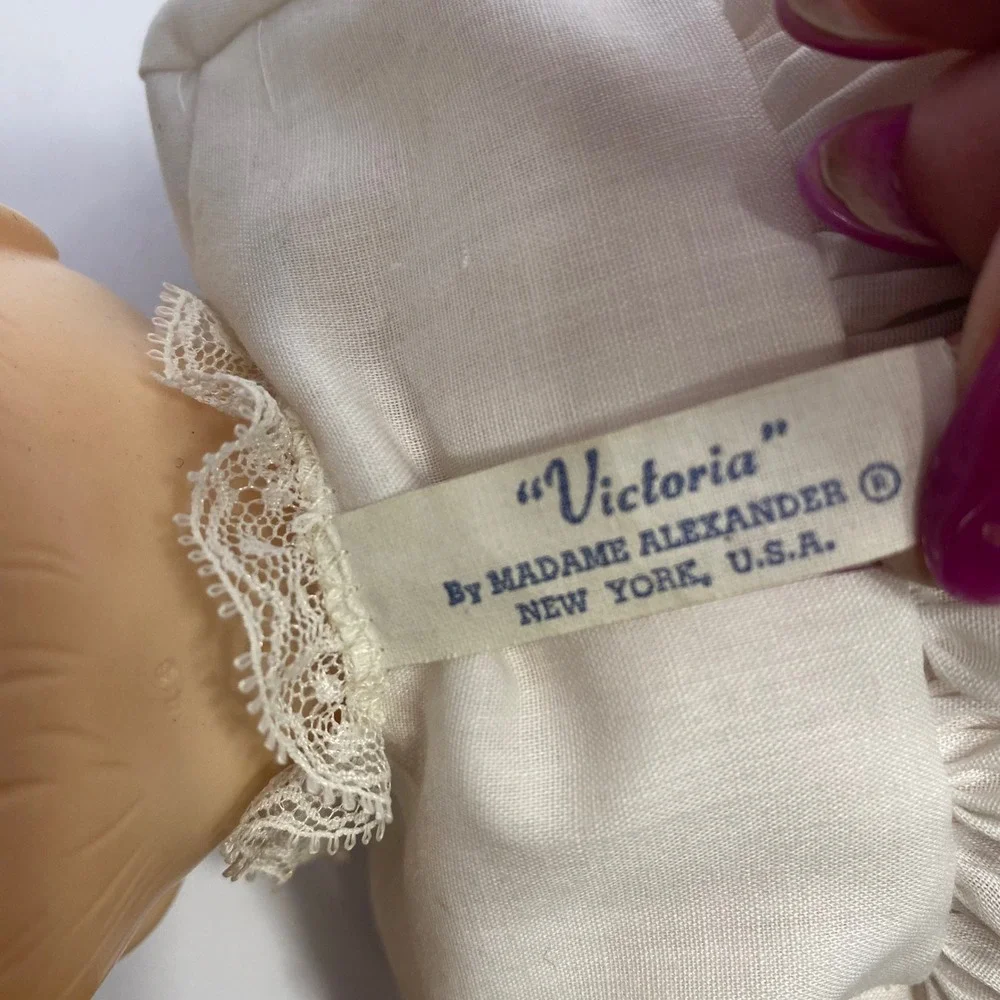 Madame Alexander Victoria Baby Doll Kids Cream Vintage Sleepy Eye